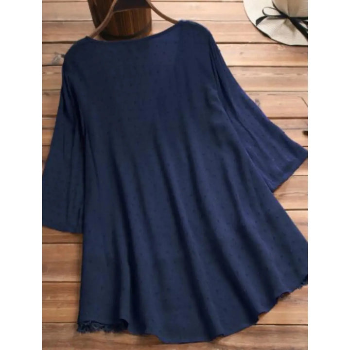 "Top en dentelle pour femme avec col en V, dentelle fine, élégant, disponible en plusieurs couleurs, chic et féminin."