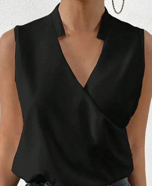 "Top sans manches élégant, tissu haut de gamme, coupe cintrée, coloris uni pour style raffiné et polyvalent."
