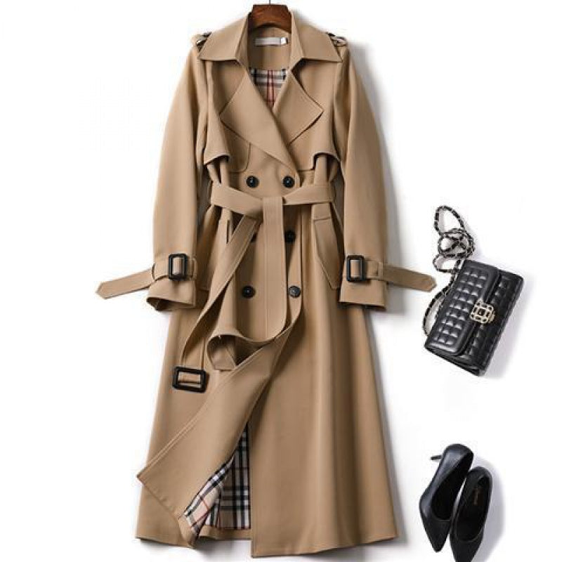 "Trench-coat femme élégant, léger, coupe classique et intemporelle, parfait pour toutes occasions."