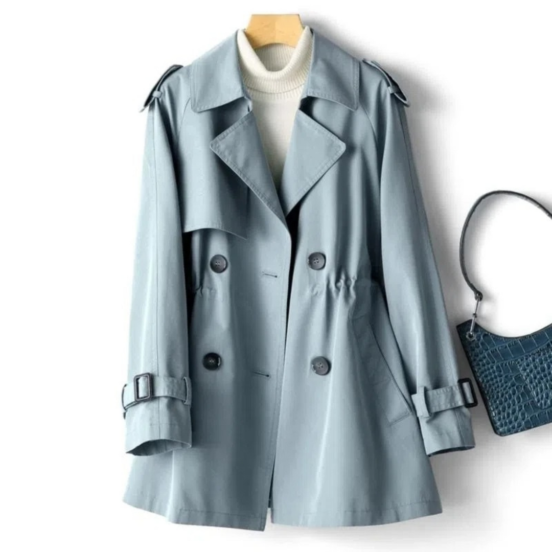 "Trench-coat femme moderne en tissu haut de gamme, élégant et confortable, pour une allure sophistiquée et décontractée."