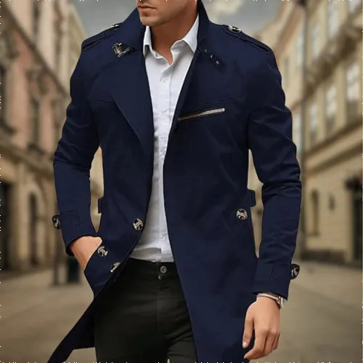 "Trench-coat imperméable homme double boutonnage, coupe élégante beige, pour style formel et protection pluie."