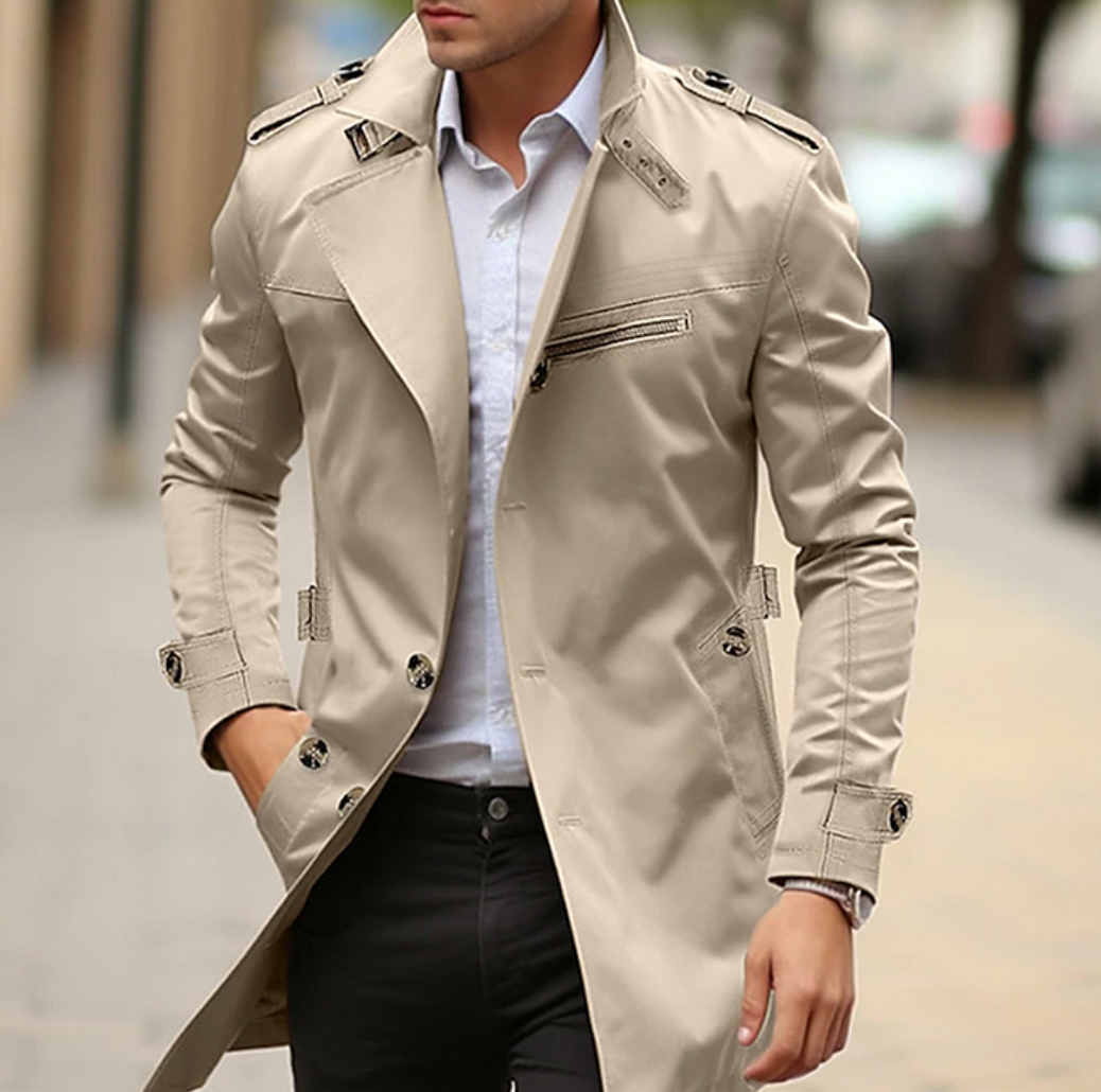 "Trench-coat pour homme, élégance printanière, double rangée de boutons, ceinture, matériau léger, vue avant."