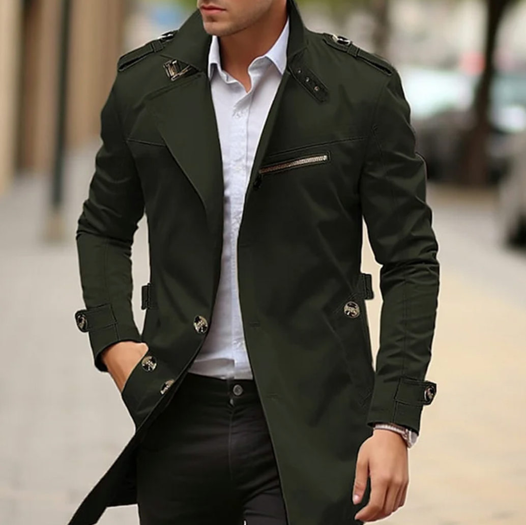 "Trench-coat pour homme, élégance printanière, double rangée de boutons, ceinture, matériau léger, vue avant."