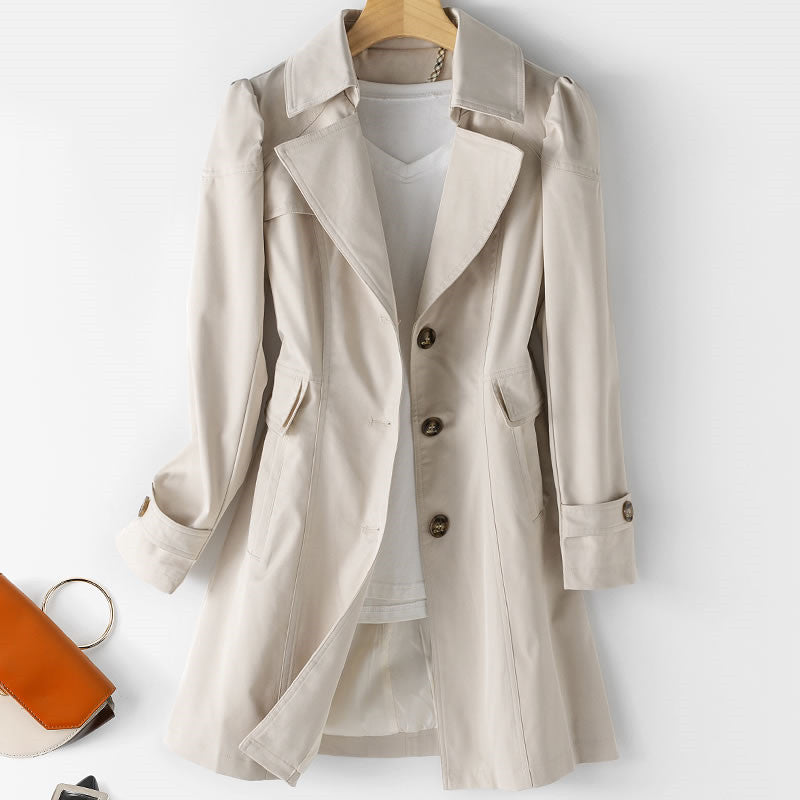 "Trench mi-long élégant pour femme, vue de face, disponible en couleurs classiques noir, blanc, rose, et beige."