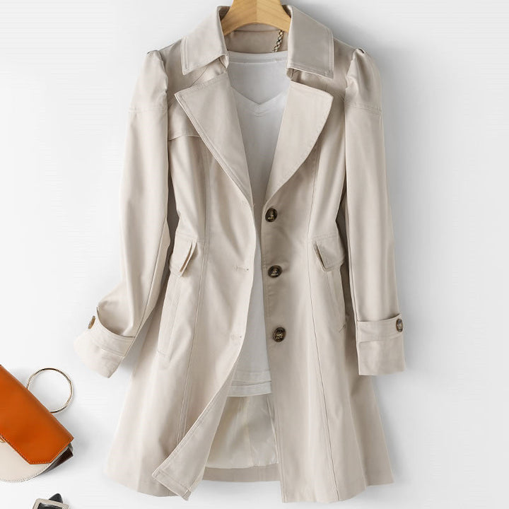 "Trench mi-long élégant pour femme, vue de face, disponible en couleurs classiques noir, blanc, rose, et beige."