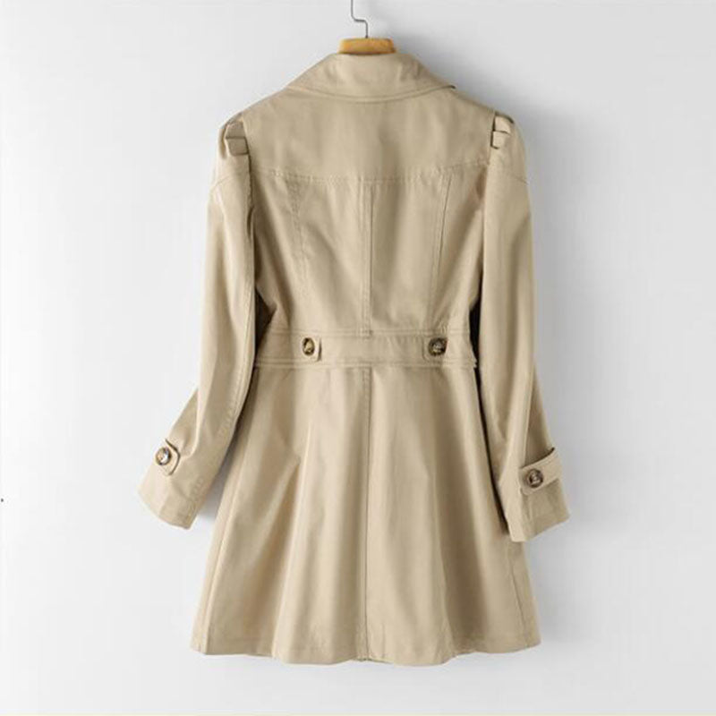 "Trench mi-long élégant pour femme, vue de face, disponible en couleurs classiques noir, blanc, rose, et beige."