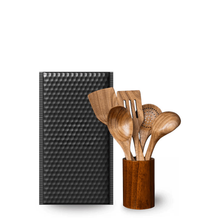 "Ustensiles de cuisine en bois naturel, chic et durable, design épuré et ergonomique, parfaits pour toute cuisine moderne."