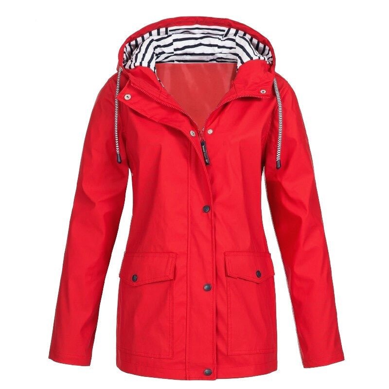 "Veste 3-en-1 imperméable femme, vue de face, capuche et multiples poches, idéale pour aventures plein air, design élégant."