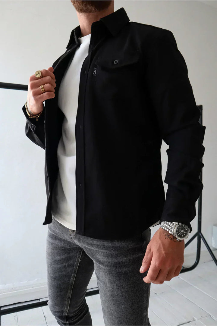 "Veste ajustée en cuir chamois marron, coupe élégante, pour hommes, idéale pour un look intemporel et raffiné."