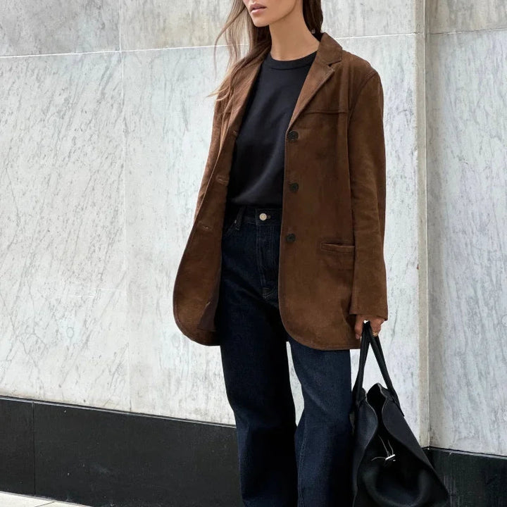 "Veste ample en daim marron pour femme, élégante et chaude, idéale pour l'automne et l'hiver."