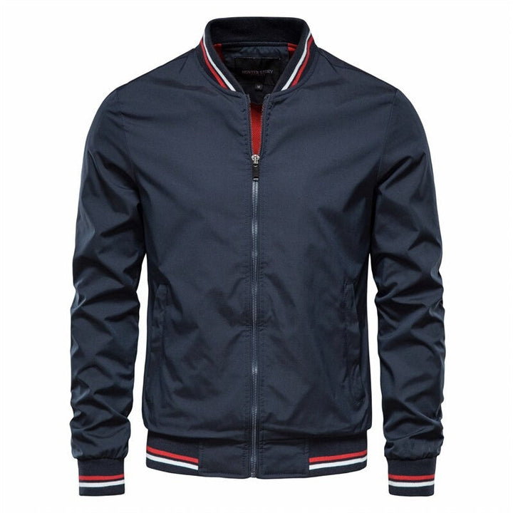 "Veste bomber homme Laurent, vert armée, coupe ajustée, style audacieux. Parfaite pour look moderne et occasions variées."