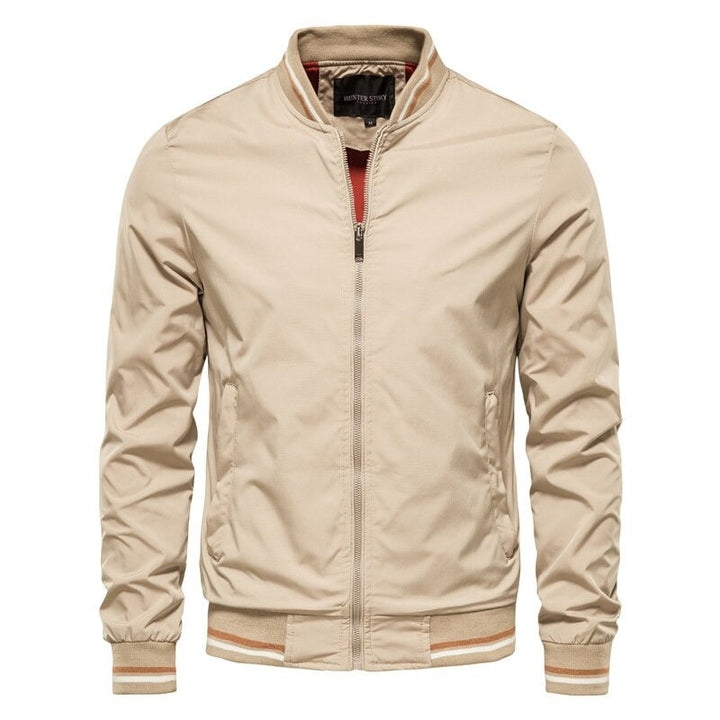 "Veste bomber homme Laurent, vert armée, coupe ajustée, style audacieux. Parfaite pour look moderne et occasions variées."