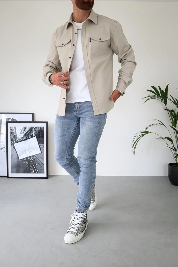 "Veste chemise moderne pour homme, coupe ajustée, couleur attrayante, polyvalente pour style décontracté et raffiné."