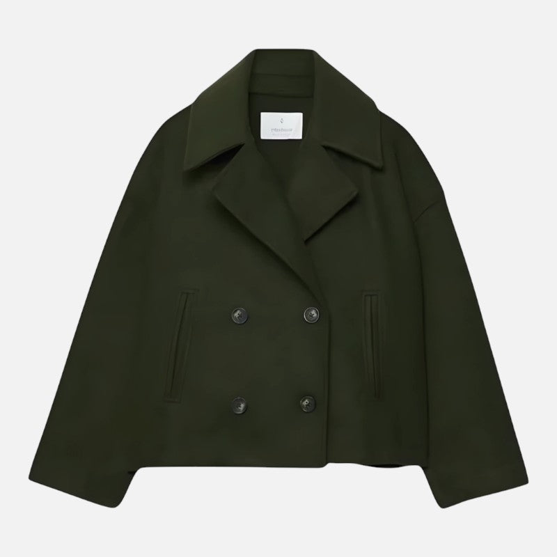 Veste cintrée minimaliste pour femme, élégante, coupe chic, double boutonnage, tissu fluide, revers larges, moderne.