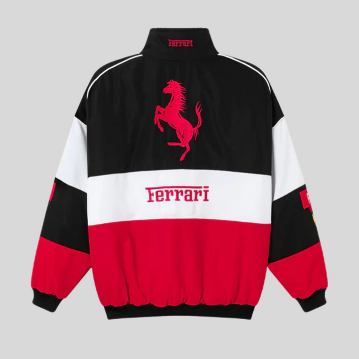 "Veste de course unisexe vintage au design inspiré course auto, style audacieux, polyvalent et confortable, fond rouge."