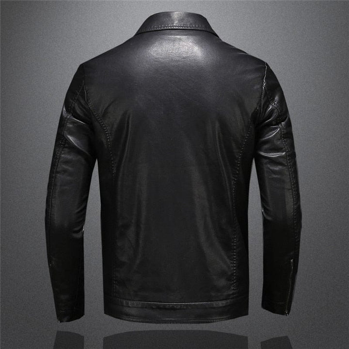 "Veste de moto en cuir noir pour homme, élégante, ajustée, idéale pour style moderne et occasions formelles."