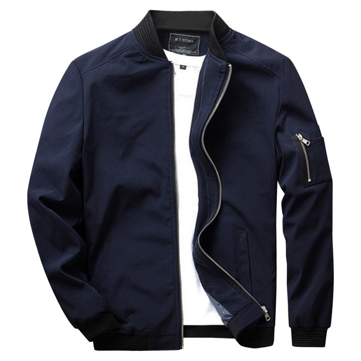 "Veste d'été élégante pour hommes, coupe ajustée, tissu respirant léger, vue avant, design intemporel et raffiné."