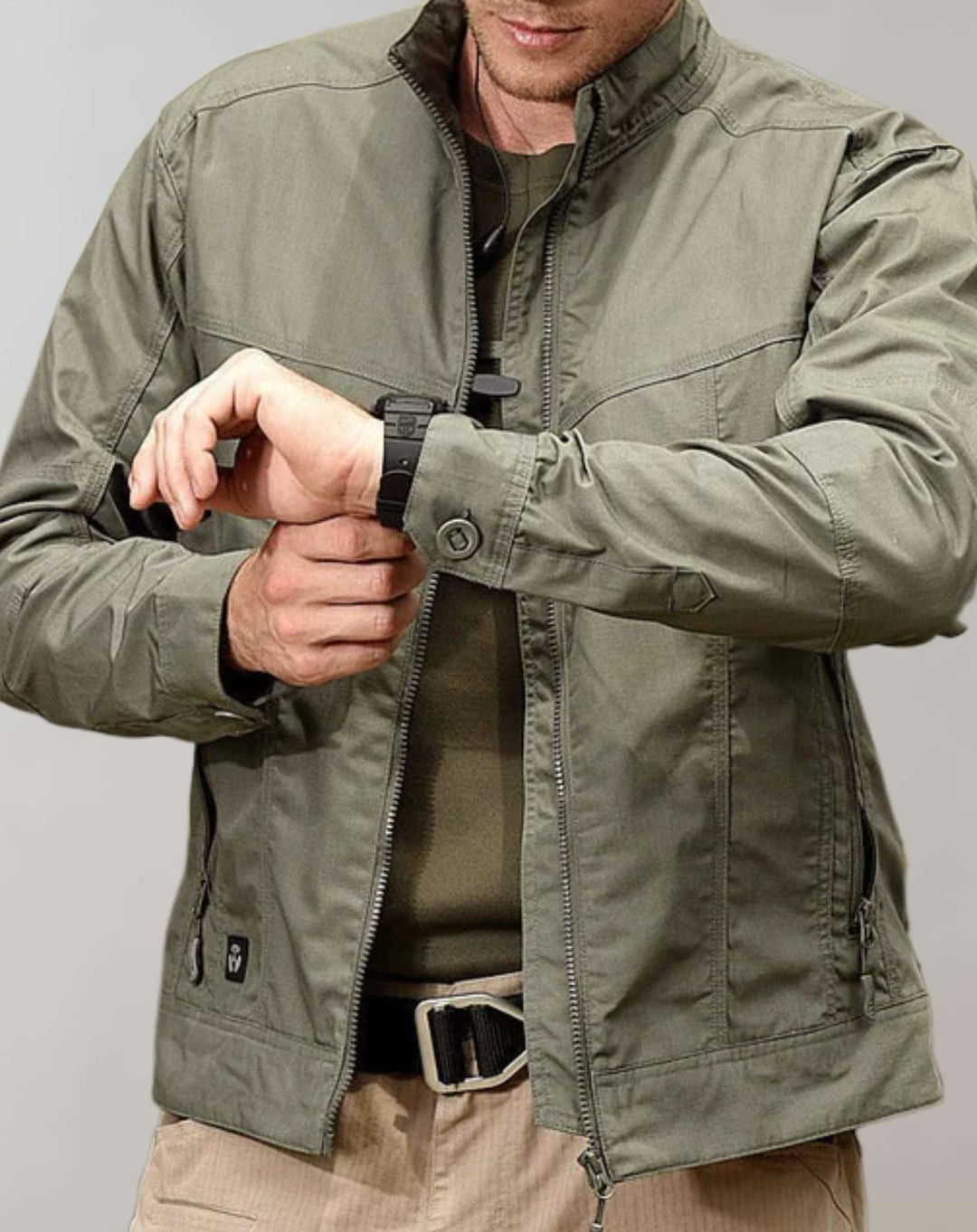 "Veste d'été homme légère bleu marine, design moderne, tissu respirant parfait pour un look élégant et décontracté."