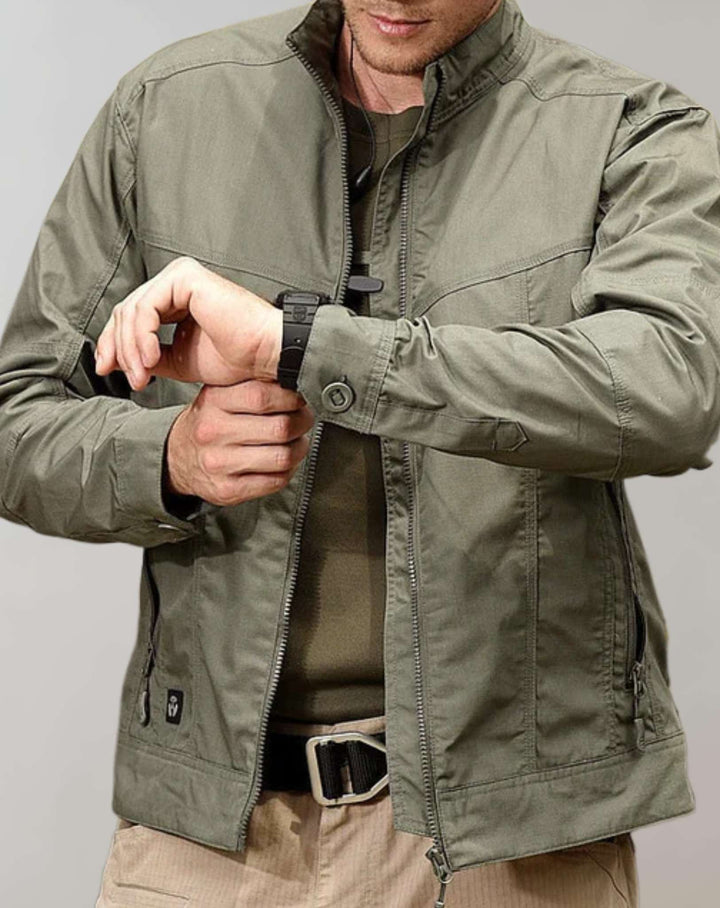 "Veste d'été homme légère bleu marine, design moderne, tissu respirant parfait pour un look élégant et décontracté."