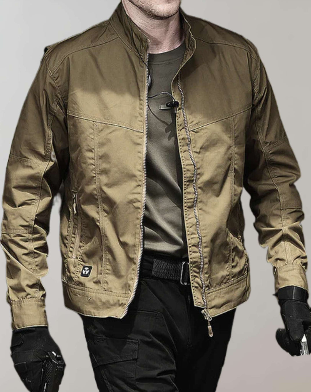 "Veste d'été homme légère bleu marine, design moderne, tissu respirant parfait pour un look élégant et décontracté."