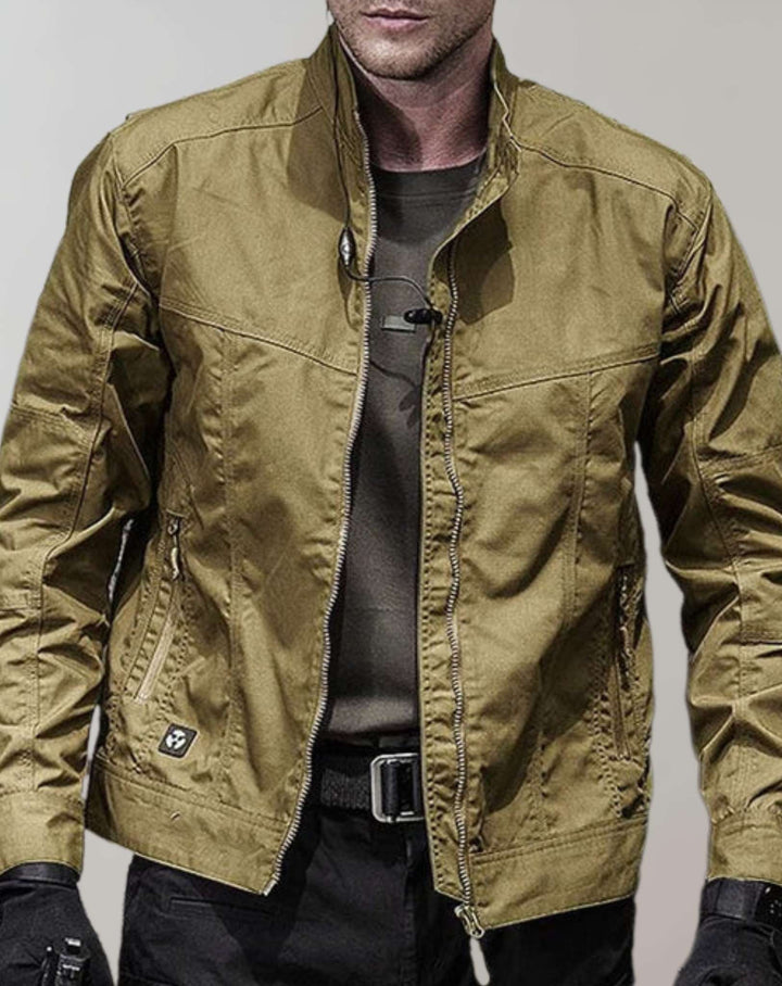 "Veste d'été homme légère bleu marine, design moderne, tissu respirant parfait pour un look élégant et décontracté."