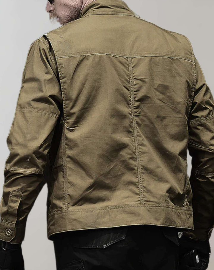 "Veste d'été homme légère bleu marine, design moderne, tissu respirant parfait pour un look élégant et décontracté."