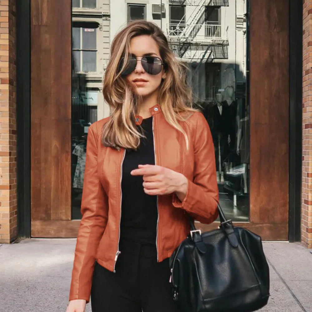 "Veste en cuir élégante pour femme, noire, moderne et polyvalente, avec finitions écologiques, parfaite pour toute occasion."