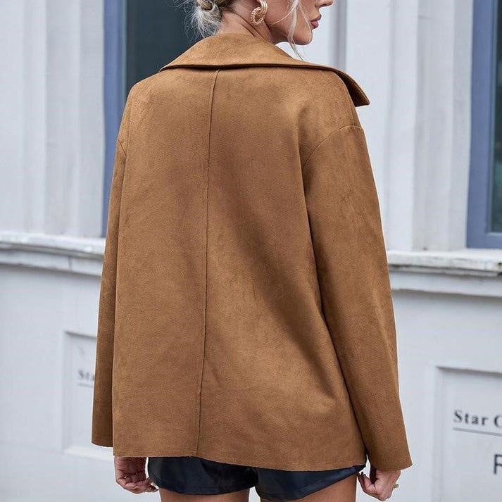 "Veste en cuir femme élégante avec boutons chic, style moderne, cuir premium noir pour allure sophistiquée."