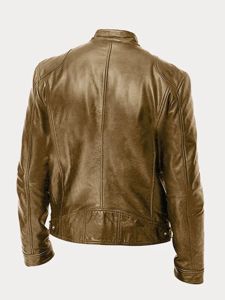 "Veste en cuir moto homme, ajustée avec poches zippées, design moderne, cuir premium noir, look élégant et pratique."
