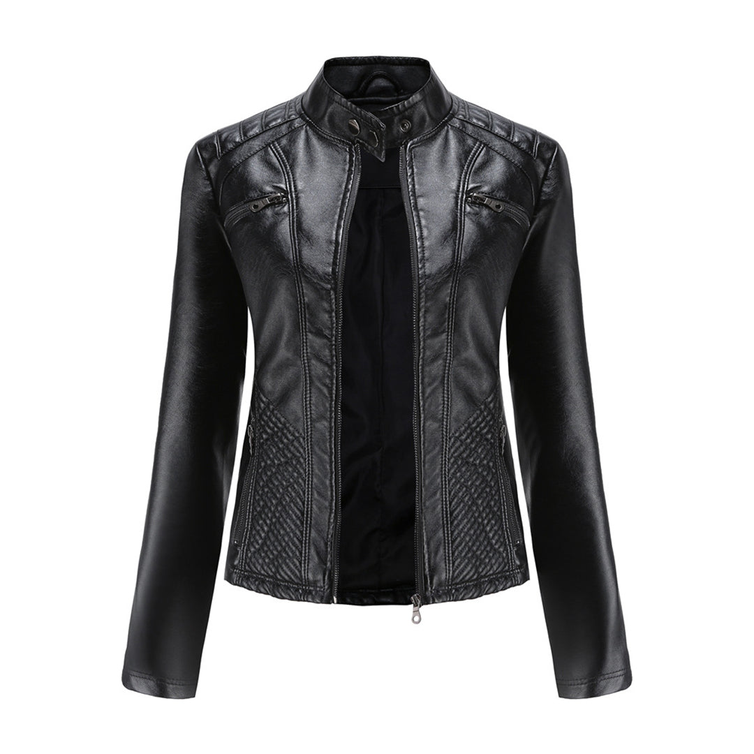 "Veste en cuir noir femme élégante avec fermeture asymétrique, col montant et poches zippées, style moderne et sophistiqué."