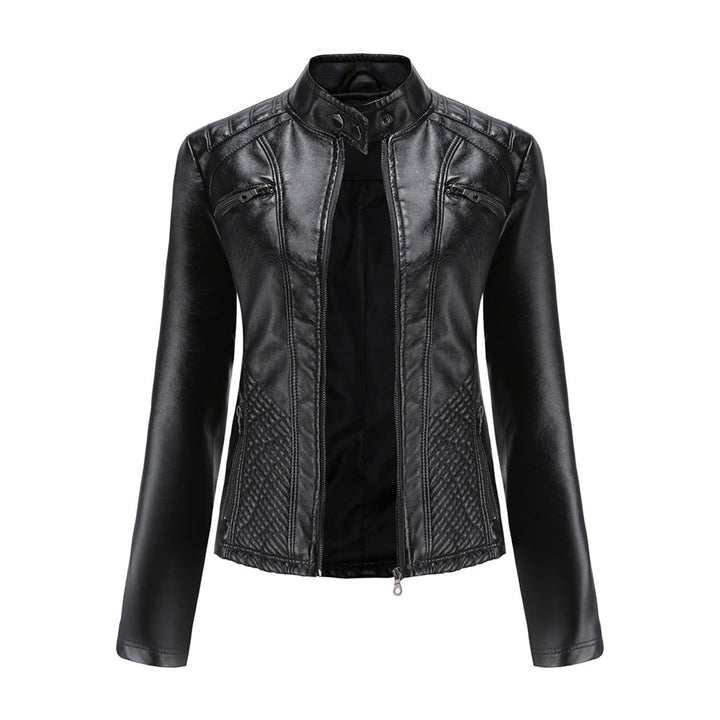 "Veste en cuir noir femme élégante avec fermeture asymétrique, col montant et poches zippées, style moderne et sophistiqué."