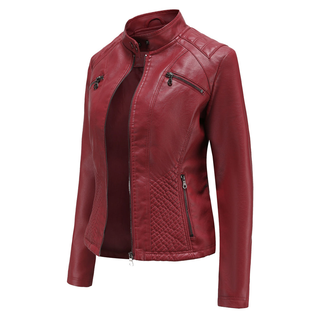 "Veste en cuir noir femme élégante avec fermeture asymétrique, col montant et poches zippées, style moderne et sophistiqué."