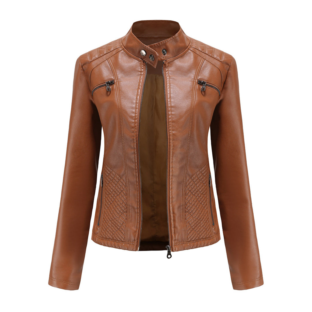 "Veste en cuir noir femme élégante avec fermeture asymétrique, col montant et poches zippées, style moderne et sophistiqué."