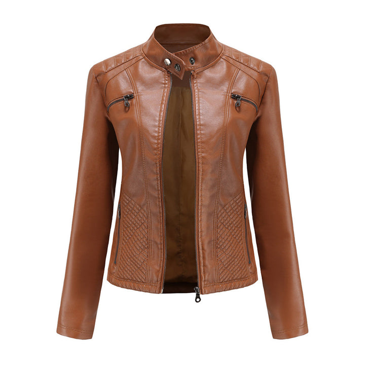 "Veste en cuir noir femme élégante avec fermeture asymétrique, col montant et poches zippées, style moderne et sophistiqué."