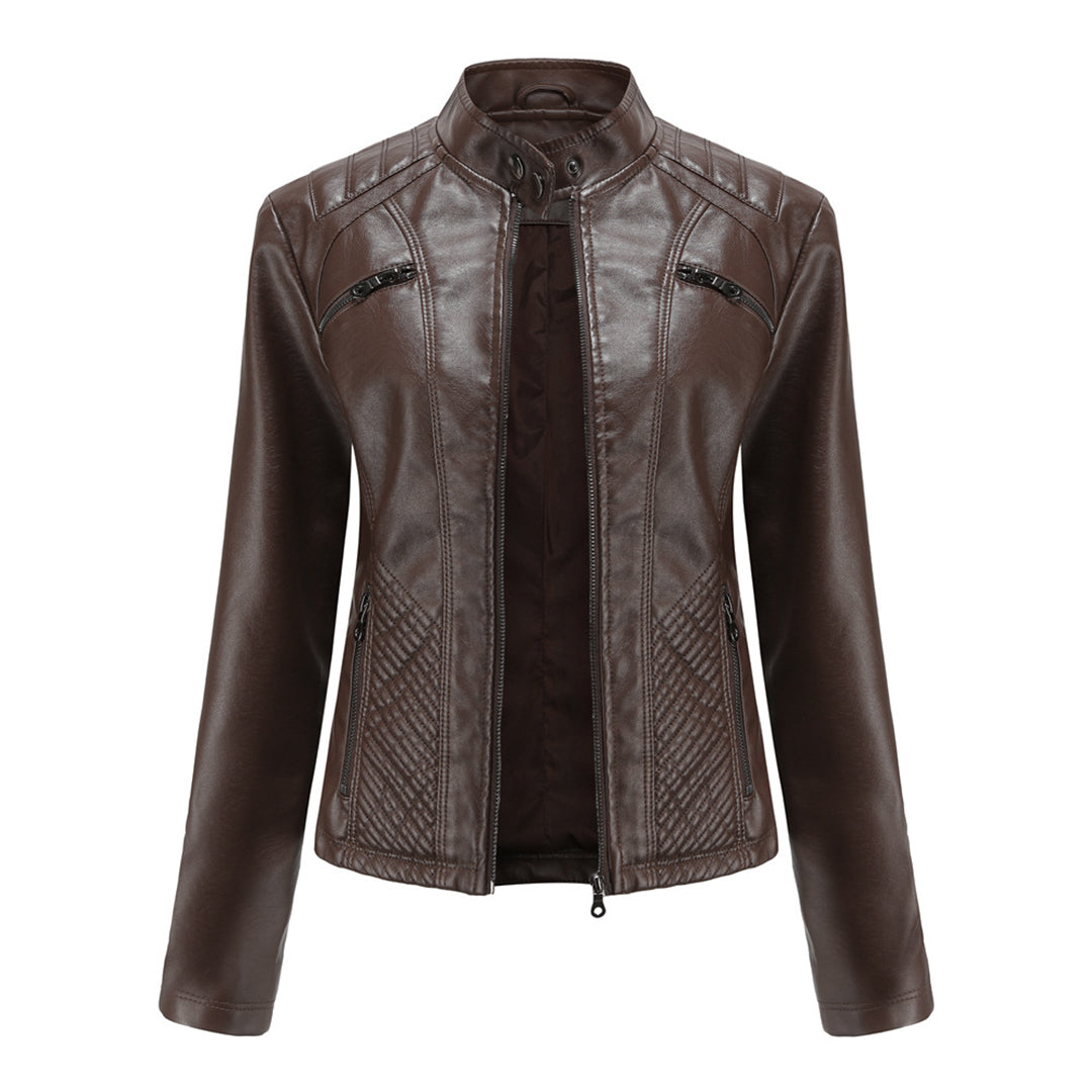 "Veste en cuir noir femme élégante avec fermeture asymétrique, col montant et poches zippées, style moderne et sophistiqué."