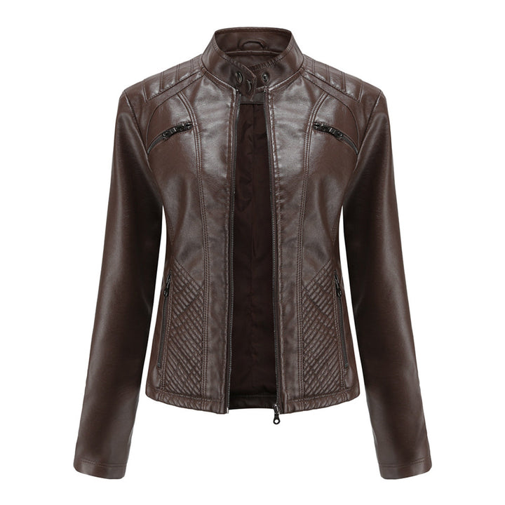 "Veste en cuir noir femme élégante avec fermeture asymétrique, col montant et poches zippées, style moderne et sophistiqué."