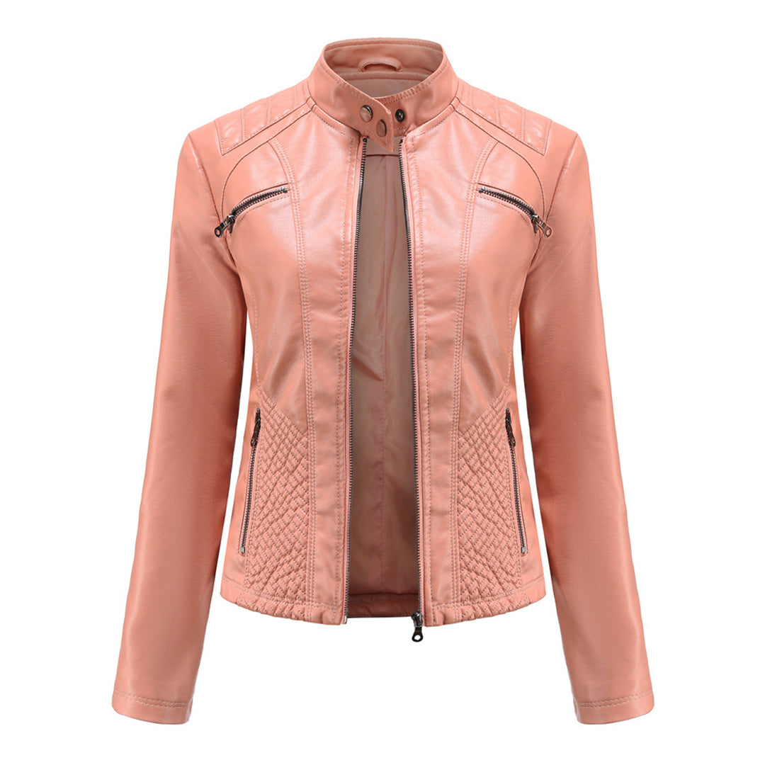 "Veste en cuir noir femme élégante avec fermeture asymétrique, col montant et poches zippées, style moderne et sophistiqué."