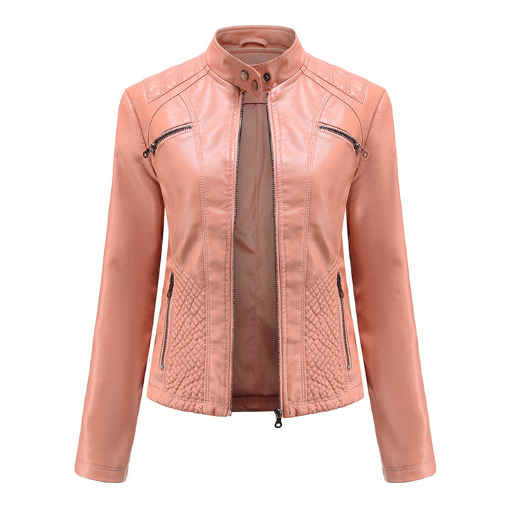 "Veste en cuir noir femme élégante avec fermeture asymétrique, col montant et poches zippées, style moderne et sophistiqué."