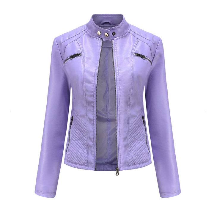 "Veste en cuir noir femme élégante avec fermeture asymétrique, col montant et poches zippées, style moderne et sophistiqué."