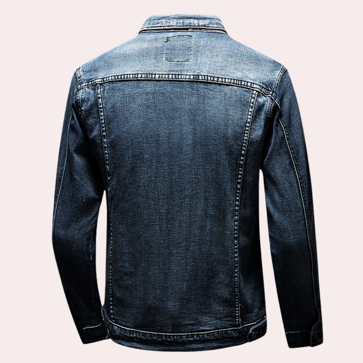 Veste en denim bleu pour homme, coutures solides, style tendance, confort optimal pour look élégant et moderne.