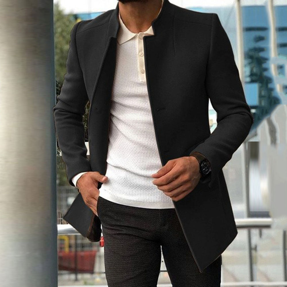 "Veste en denim bleu pour hommes, coupe moderne, texture robuste, parfaite pour un style décontracté et élégant."