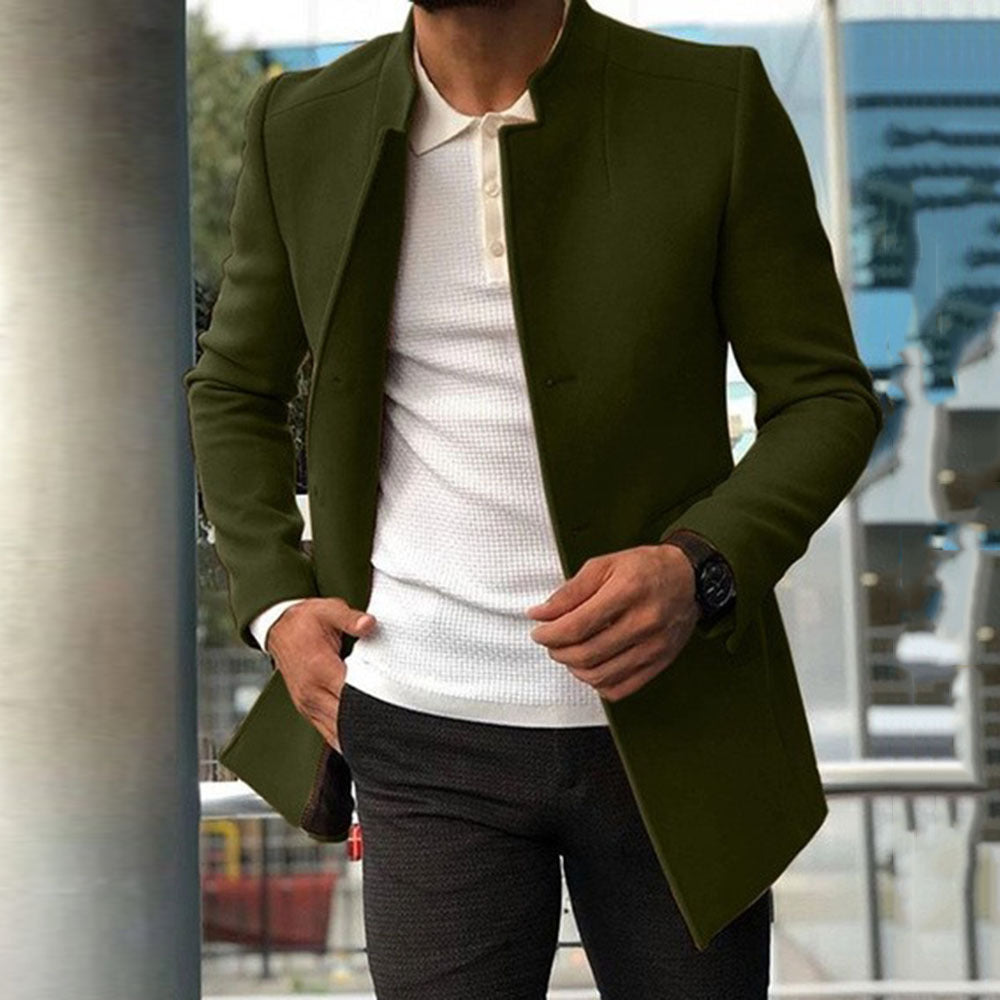 "Veste en denim bleu pour hommes, coupe moderne, texture robuste, parfaite pour un style décontracté et élégant."