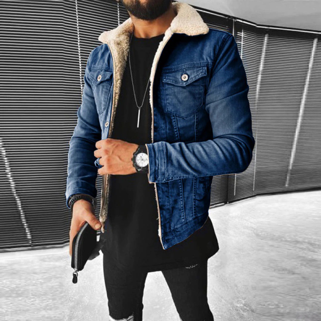 "Veste en denim homme élégante, coupe flatteuse, couleur bleu, idéale pour toutes occasions, confort exceptionnel."