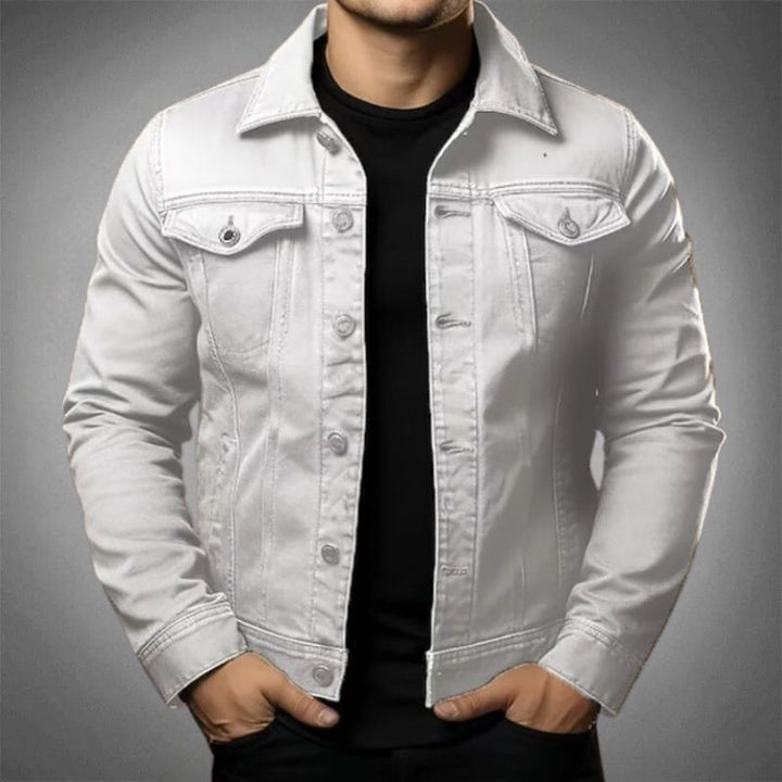 "Veste en denim homme moderne, bleu, boutonnière frontale, design contemporain, pour un style durable et polyvalent."