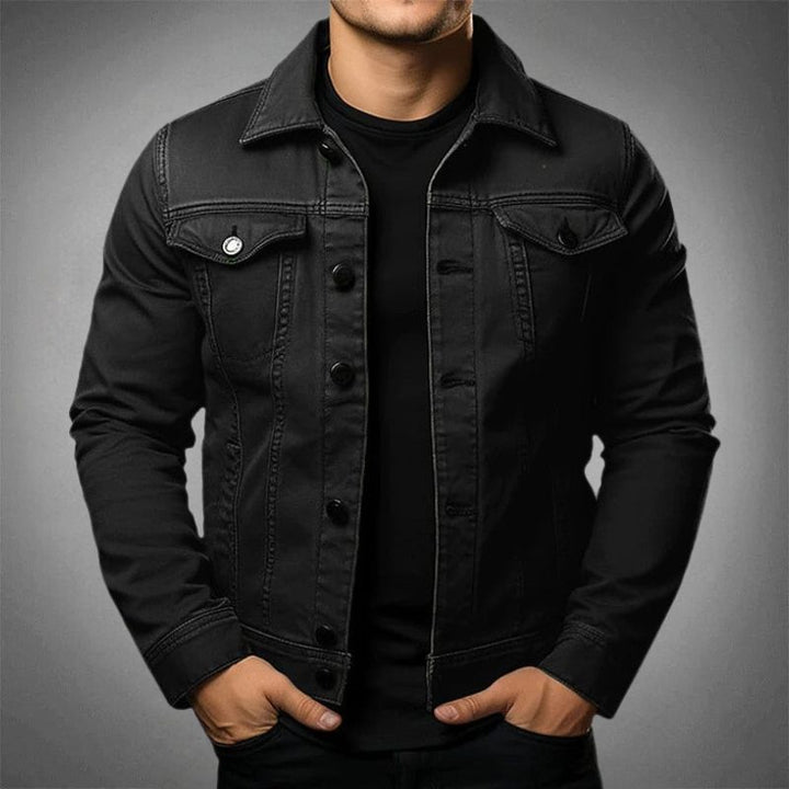 "Veste en denim homme moderne, bleu, boutonnière frontale, design contemporain, pour un style durable et polyvalent."