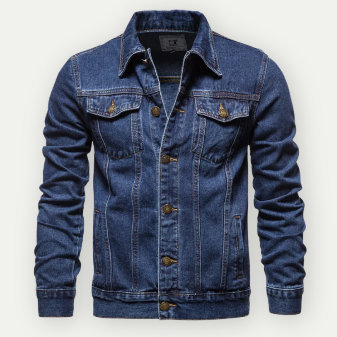 "Veste en jean bleu clair structurée, look urbain, coupe élégante et poches pratiques pour un style décontracté."