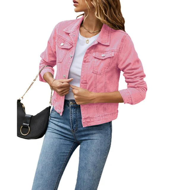 "Veste en jean femme courte, fermeture à boutons, denim robuste, poches poitrine, col classique, look tendance."
