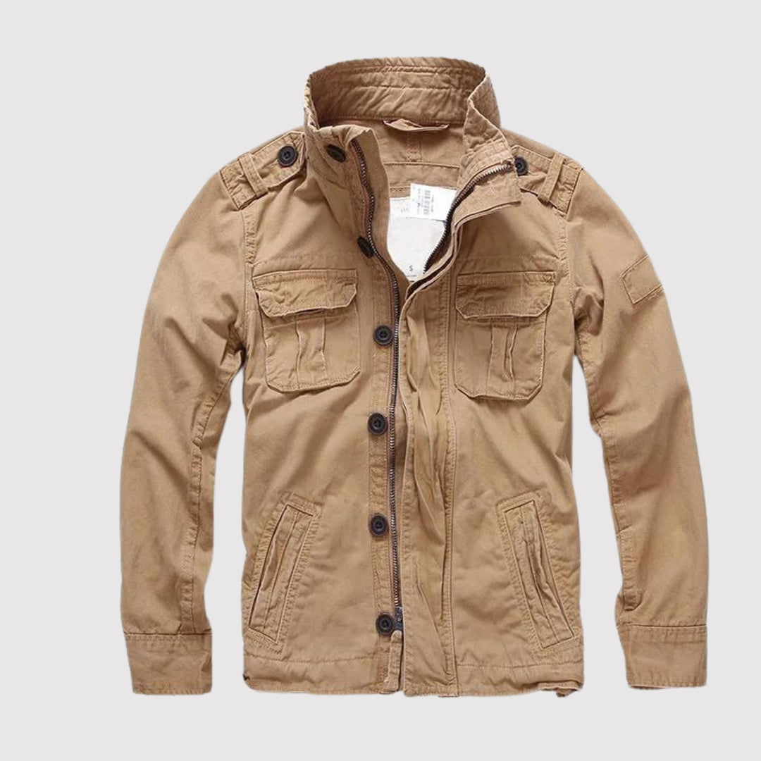 "Veste en jean rétro pour femmes, style vintage avec poches, tissu bleu résistant idéal pour toutes saisons."