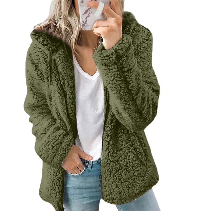 "Veste en peluche femme avec capuche et fermeture éclair, matière fleece douce, style urbain moderne et élégant."