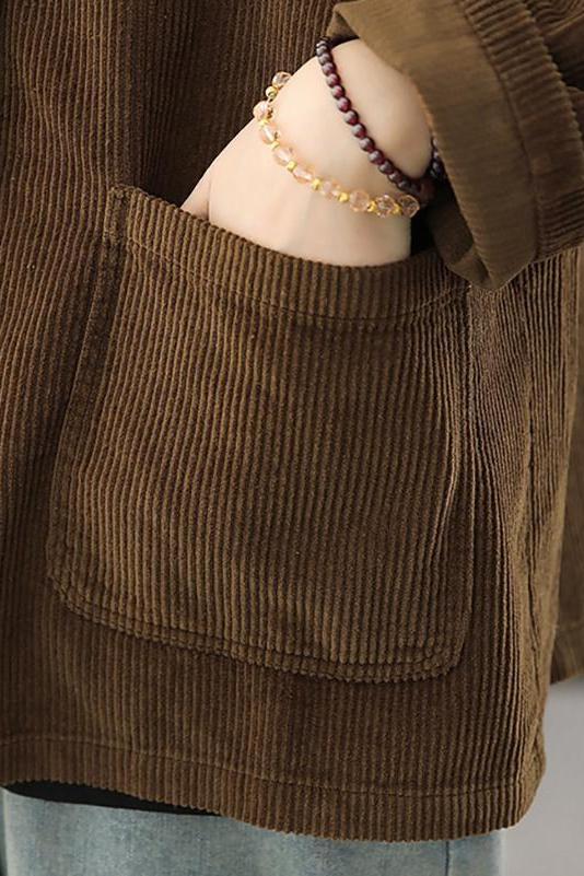 Veste femme élégante avec poches, coupe flatteuse. Manteau polyvalent pour toutes les saisons et occasions.
